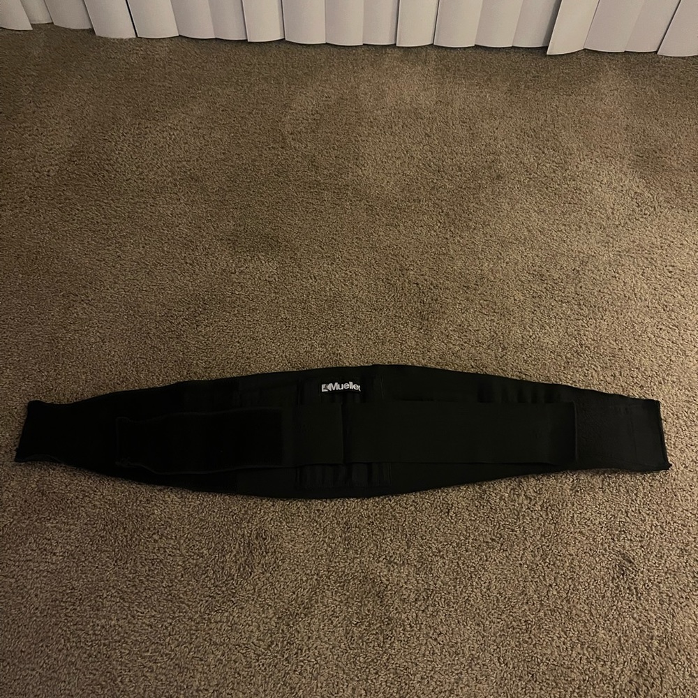 In good condition Mueller work belt protect your back ladies and gentleman